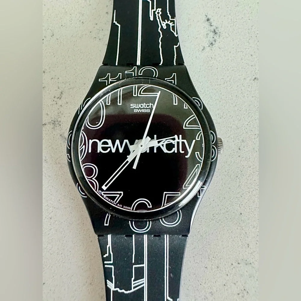Swatch Watch New York “Lines in the Sky” Skyline. No Scratches!! In box